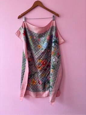 Gucci Printed Flora silk square scarf
